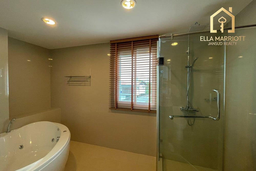2BR 2BA Condo for Rent in Ekkamai - 120sqm, Dog Friendly, Equipped with Bathtub & Oven - $50K 14