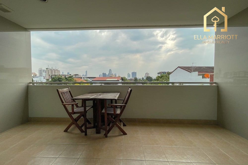 2BR 2BA Condo for Rent in Ekkamai - 120sqm, Dog Friendly, Equipped with Bathtub & Oven - $50K 5