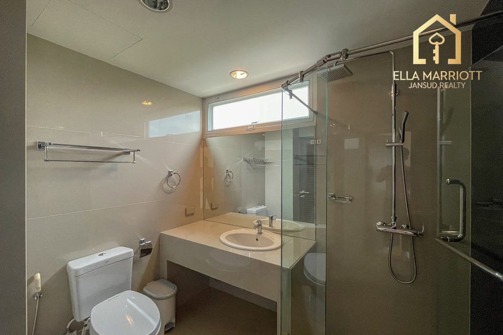 2BR 2BA Condo for Rent in Ekkamai - 120sqm, Dog Friendly, Equipped with Bathtub & Oven - $50K 7