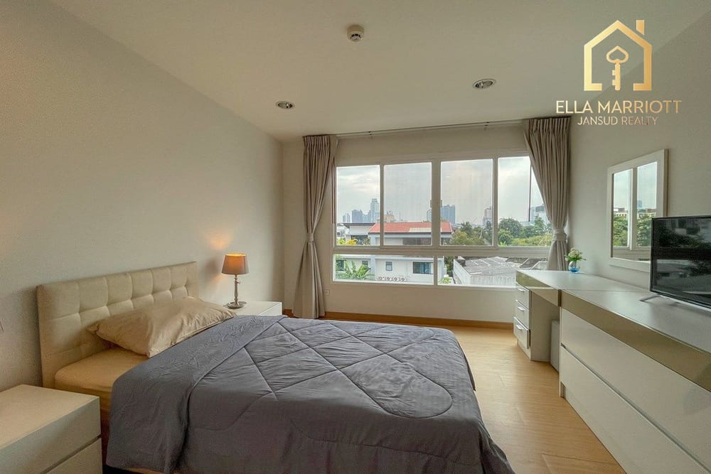 2BR 2BA Condo for Rent in Ekkamai - 120sqm, Dog Friendly, Equipped with Bathtub & Oven - $50K 8
