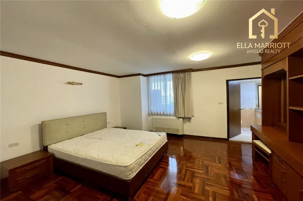 4BR Sky Villa for Rent in Phrom Phong | 330sqm | Pet-Friendly & Near BTS 12