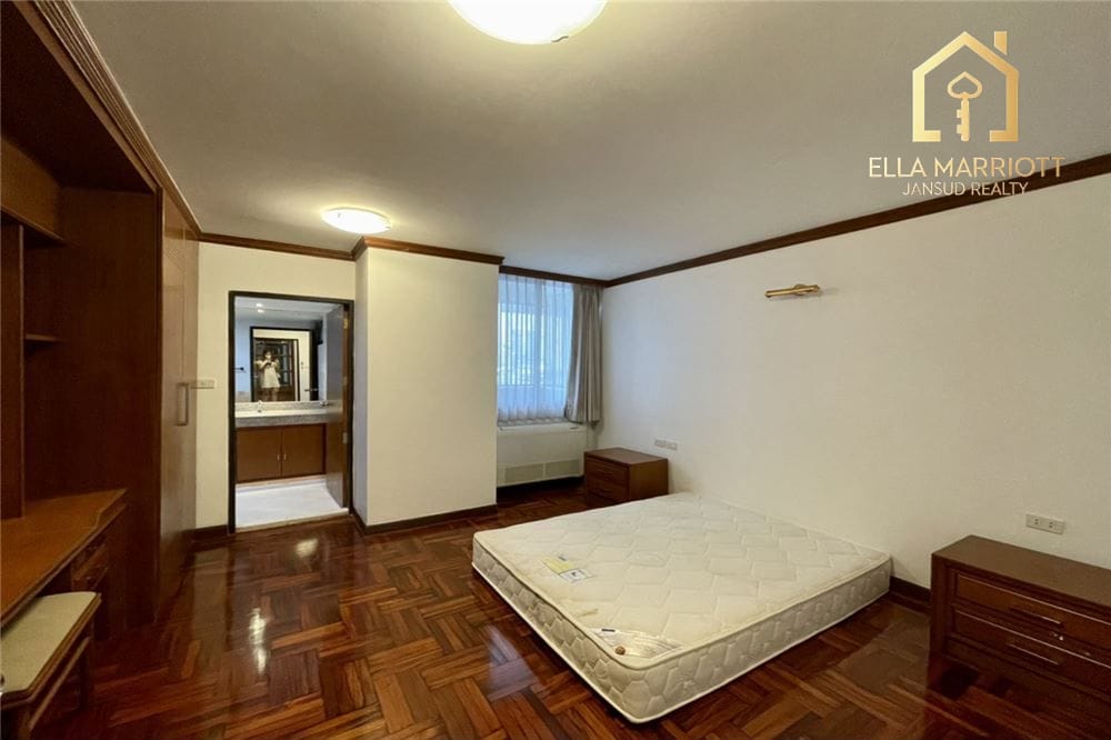 4BR Sky Villa for Rent in Phrom Phong | 330sqm | Pet-Friendly & Near BTS 14