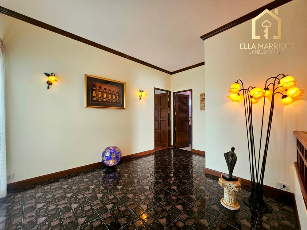 spacious-3-bedroom-villa-for-sale-in-hua-hin-north-bor-fai-with-247-security-emj56 6