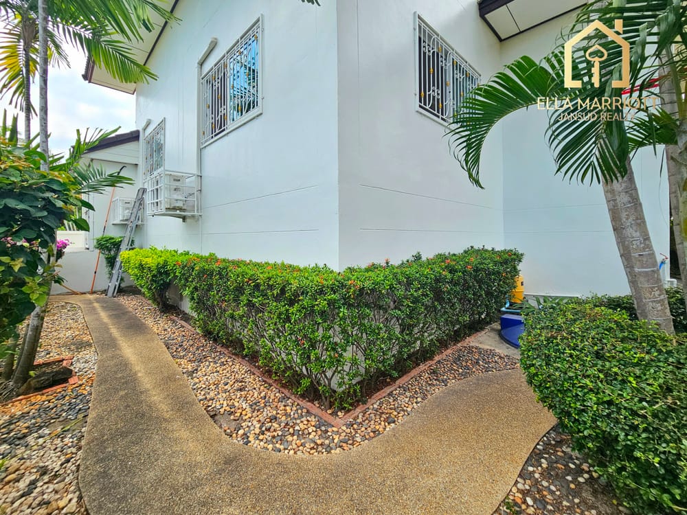 Modern 3-Bedroom Villa with European Kitchen for Sale in Hua Hin Center - Khao Takiab 26