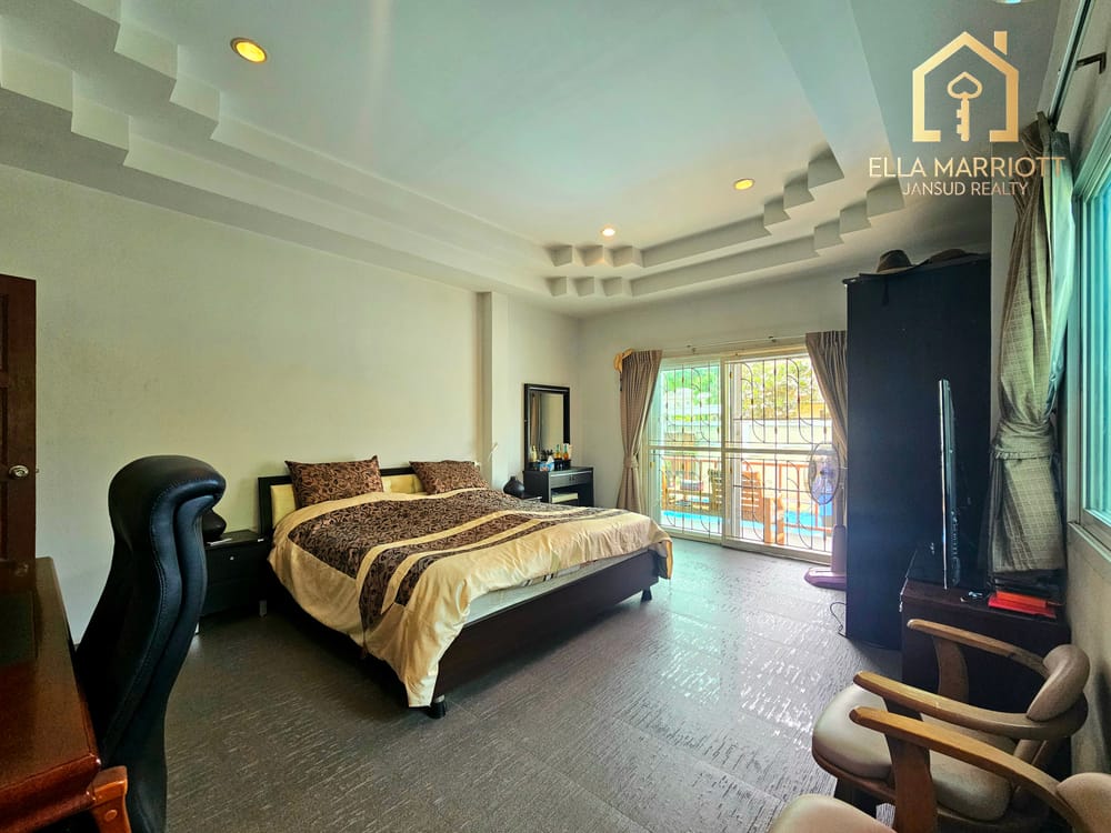 Modern 3-Bedroom Villa with European Kitchen for Sale in Hua Hin Center - Khao Takiab 45