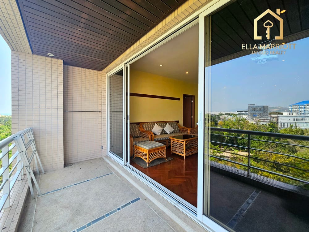 stylish-1-bedroom-condo-for-sale-in-hua-hin-center-khao-takiab-with-247-security-emj74 2