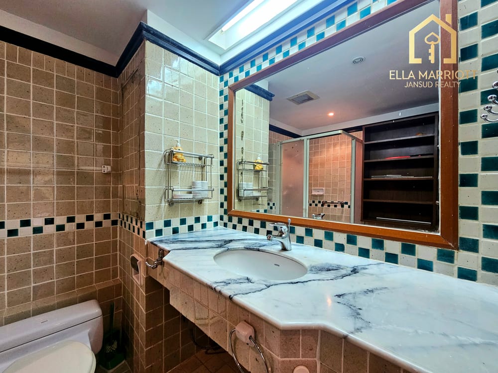 stylish-1-bedroom-condo-for-sale-in-hua-hin-center-khao-takiab-with-247-security-emj74 5