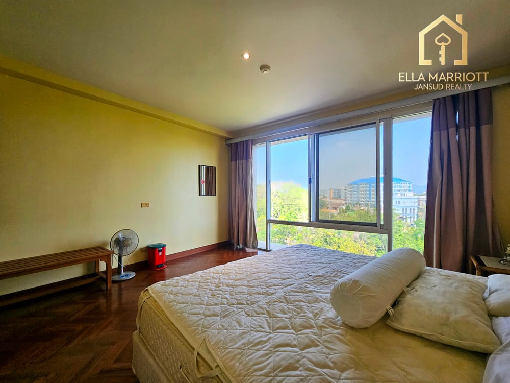 Stylish 1-Bedroom Condo for Sale in Hua Hin Center - Khao Takiab with 24/7 Security 8