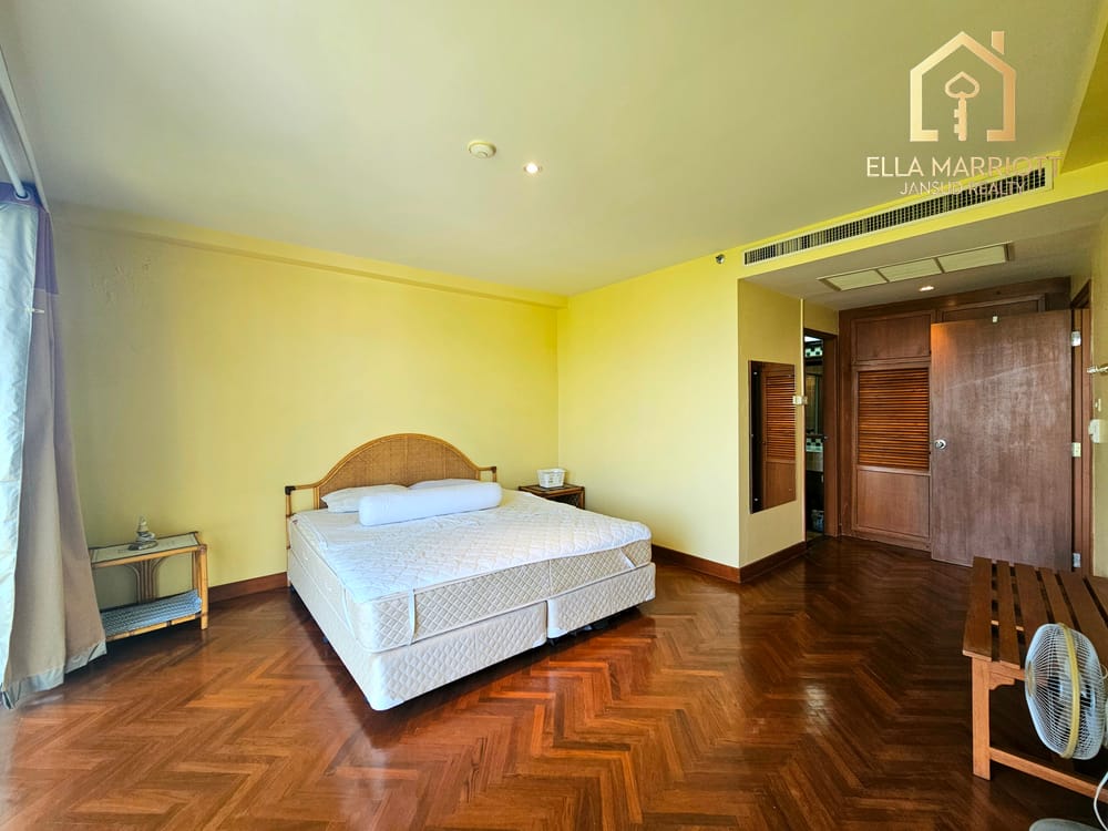 Stylish 1-Bedroom Condo for Sale in Hua Hin Center - Khao Takiab with 24/7 Security 9