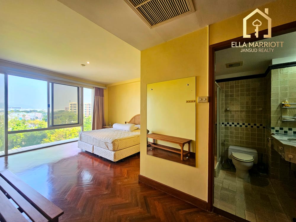 Stylish 1-Bedroom Condo for Sale in Hua Hin Center - Khao Takiab with 24/7 Security 10