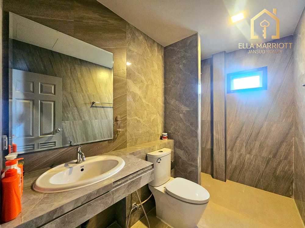 spacious-4-bedroom-villa-for-sale-in-hua-hin-88-102-pet-friendly-with-parking-emj72 3