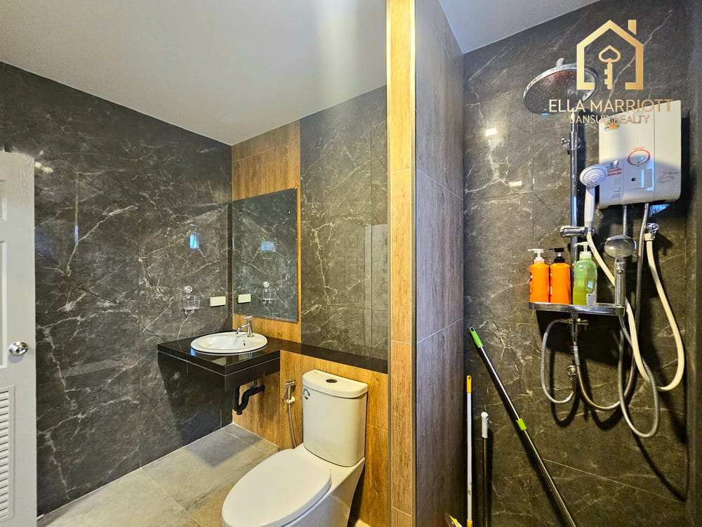 Spacious 4-Bedroom Villa for Sale in Hua Hin 88-102 - Pet Friendly with Parking 12