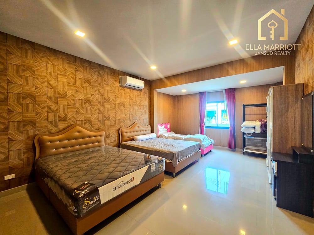 Spacious 4-Bedroom Villa for Sale in Hua Hin 88-102 - Pet Friendly with Parking 18
