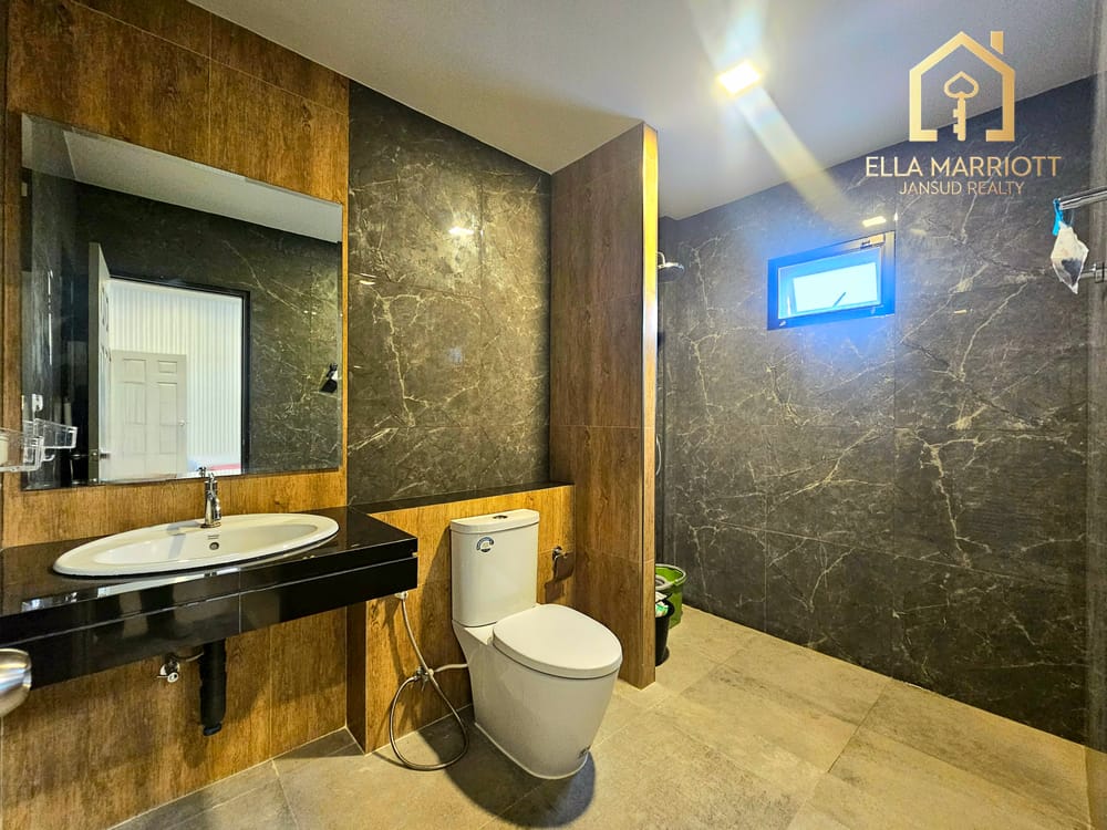 Spacious 4-Bedroom Villa for Sale in Hua Hin 88-102 - Pet Friendly with Parking 19