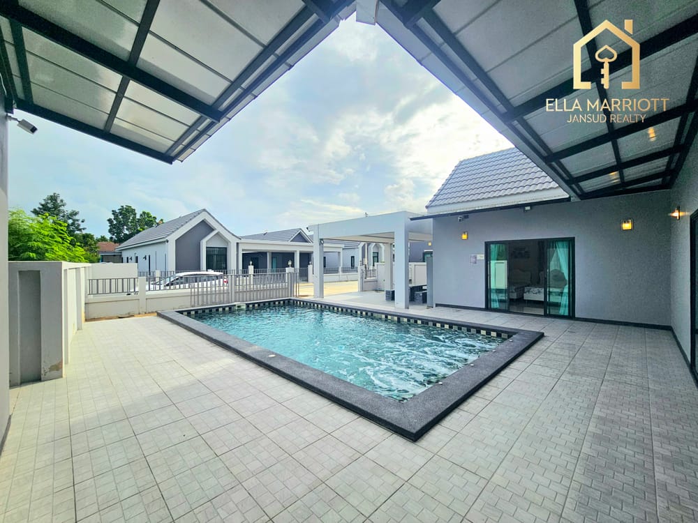 Spacious 4-Bedroom Villa for Sale in Hua Hin 88-102 - Pet Friendly with Parking 30