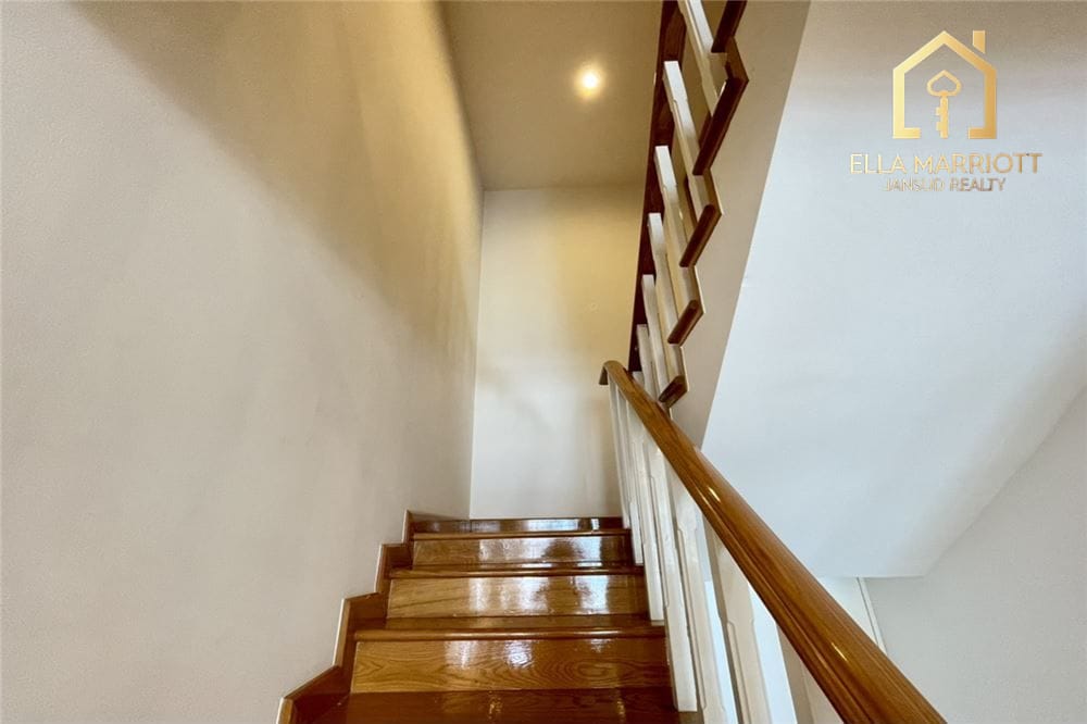 Luxury Penthouse in Bangkok's Heart for Rent 10