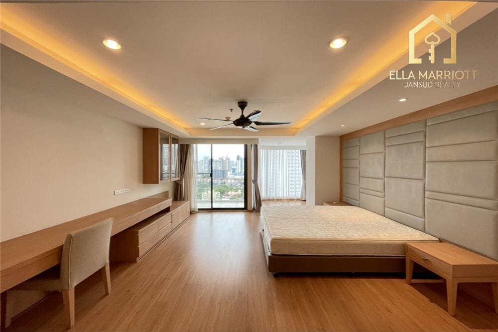 Luxury Penthouse in Bangkok's Heart for Rent 11