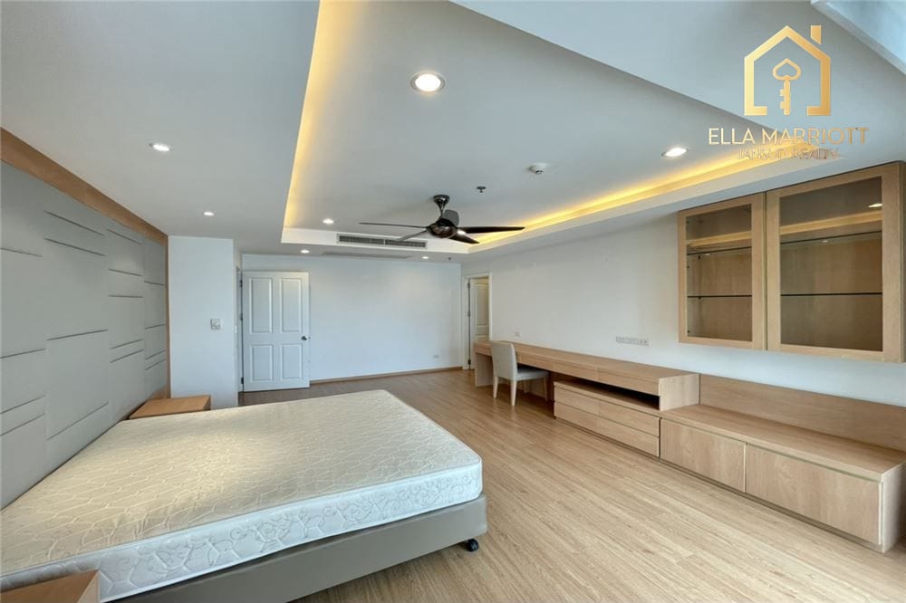 Luxury Penthouse in Bangkok's Heart for Rent 12