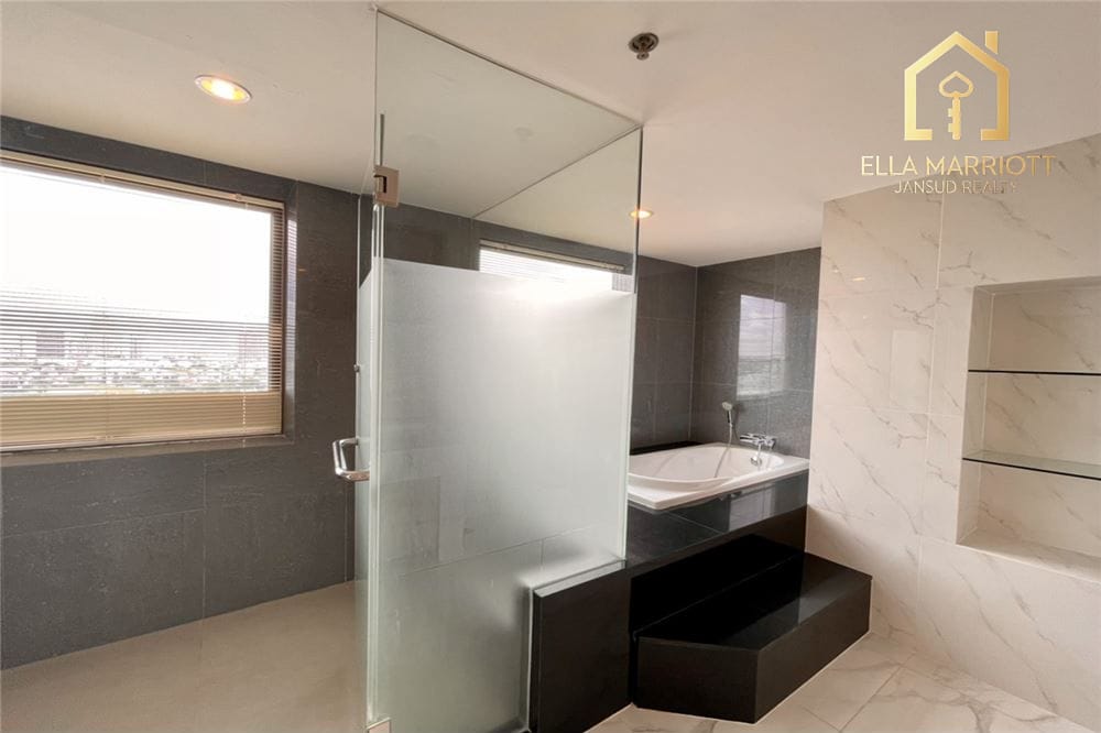 Luxury Penthouse in Bangkok's Heart for Rent 15