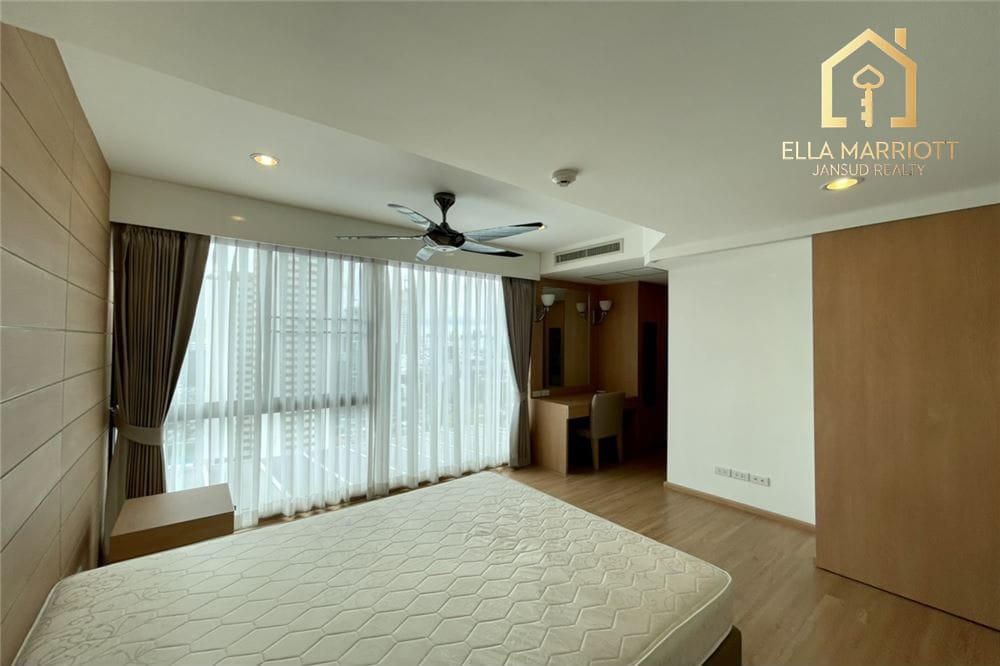 Luxury Penthouse in Bangkok's Heart for Rent 16
