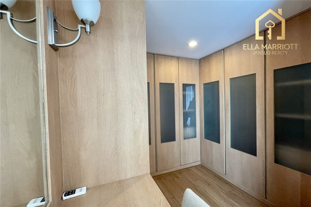 Luxury Penthouse in Bangkok's Heart for Rent 17