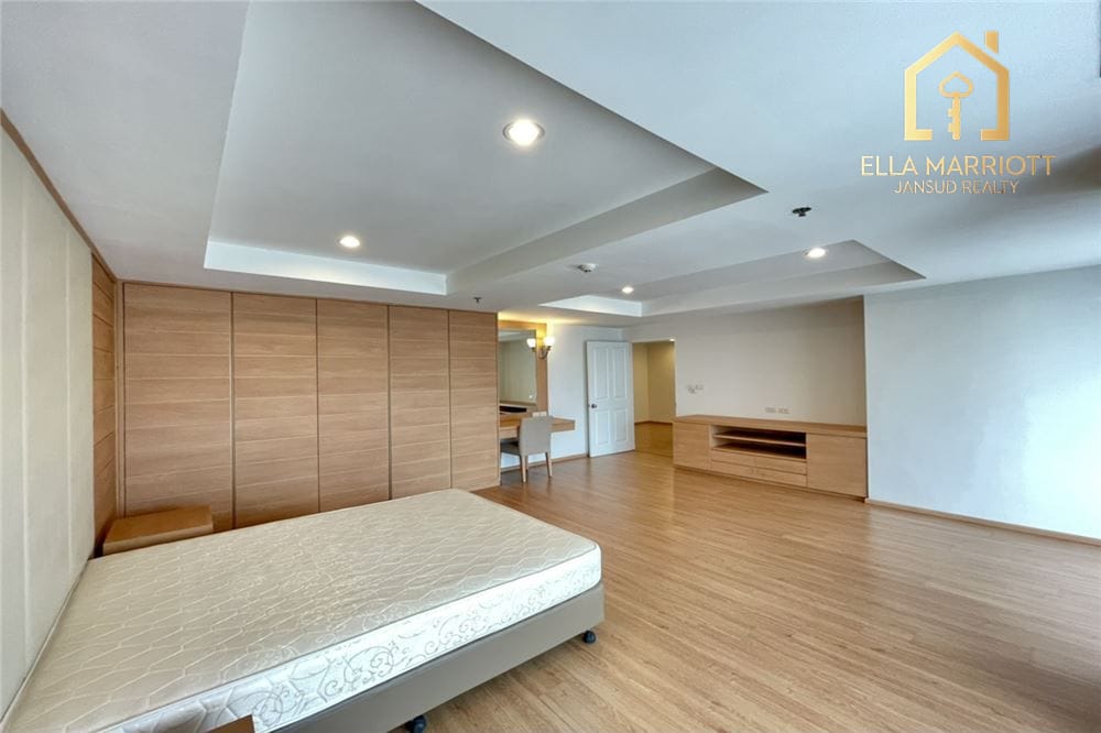 Luxury Penthouse in Bangkok's Heart for Rent 19