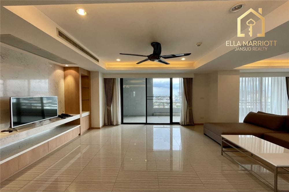 Luxury Penthouse in Bangkok's Heart for Rent 3