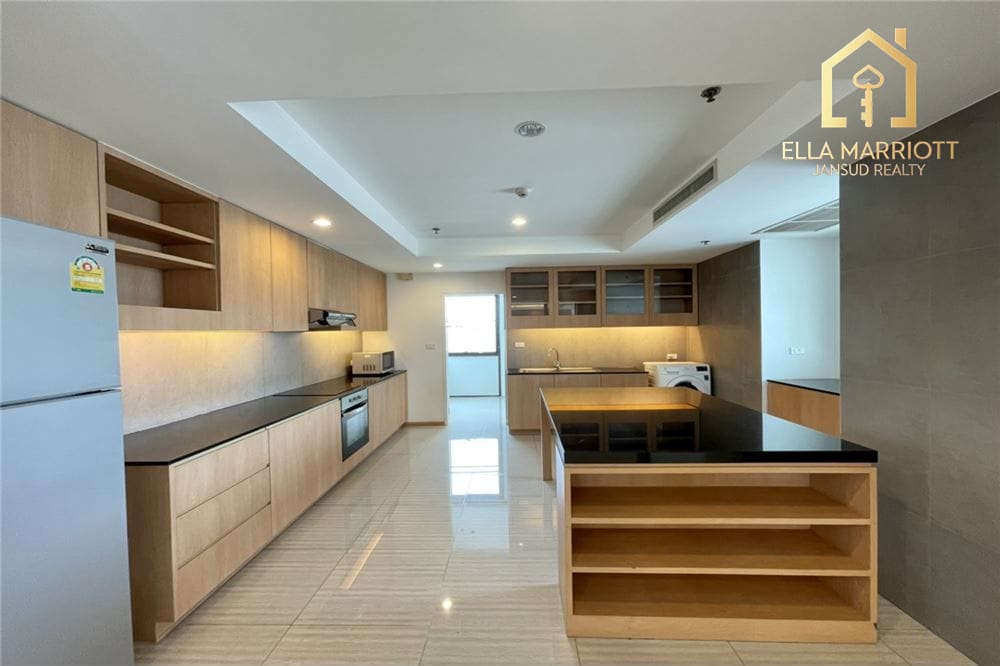 Luxury Penthouse in Bangkok's Heart for Rent 8