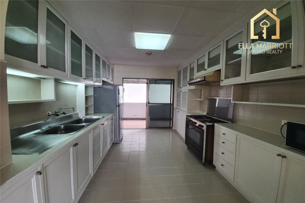 Geräumige 3-Schlafzimmer haustierfreundliche Eigentumswohnung zur Miete in Sukhumvit 39 4