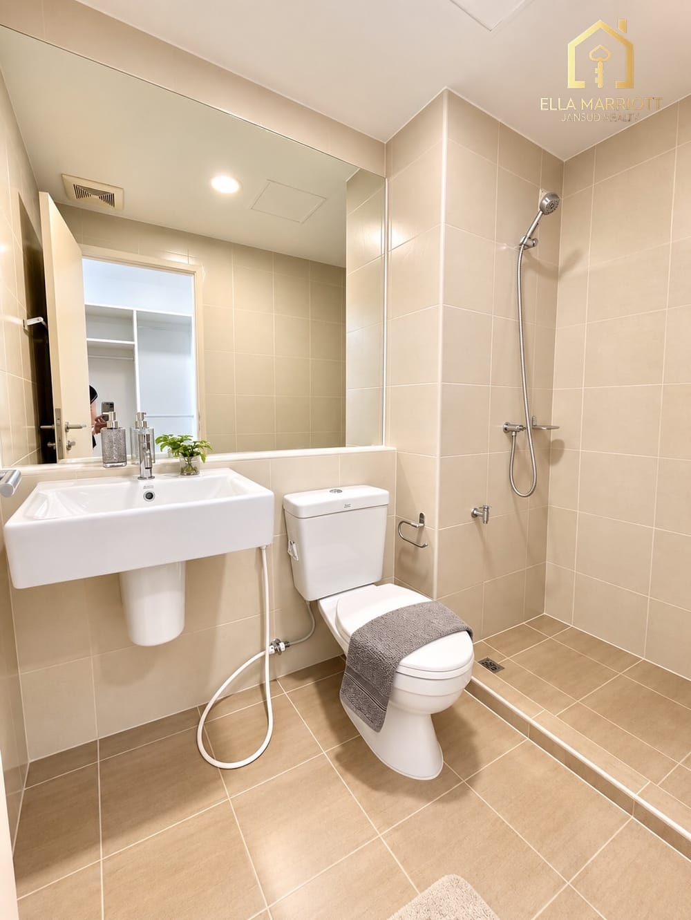 Koo Kieng Condo with Panoramic Mountain Views in Central Hua Hin 10