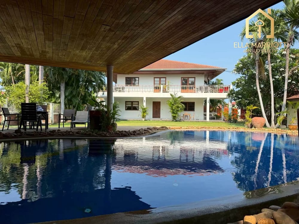 LUXURY PRIVATE POOL VILLA ON ESTATE IN CENTRAL HUA HIN 2