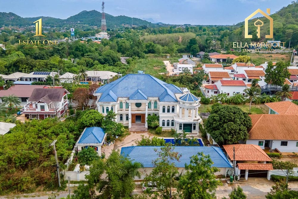 Luxury Estate Villa in Khao Tao 2