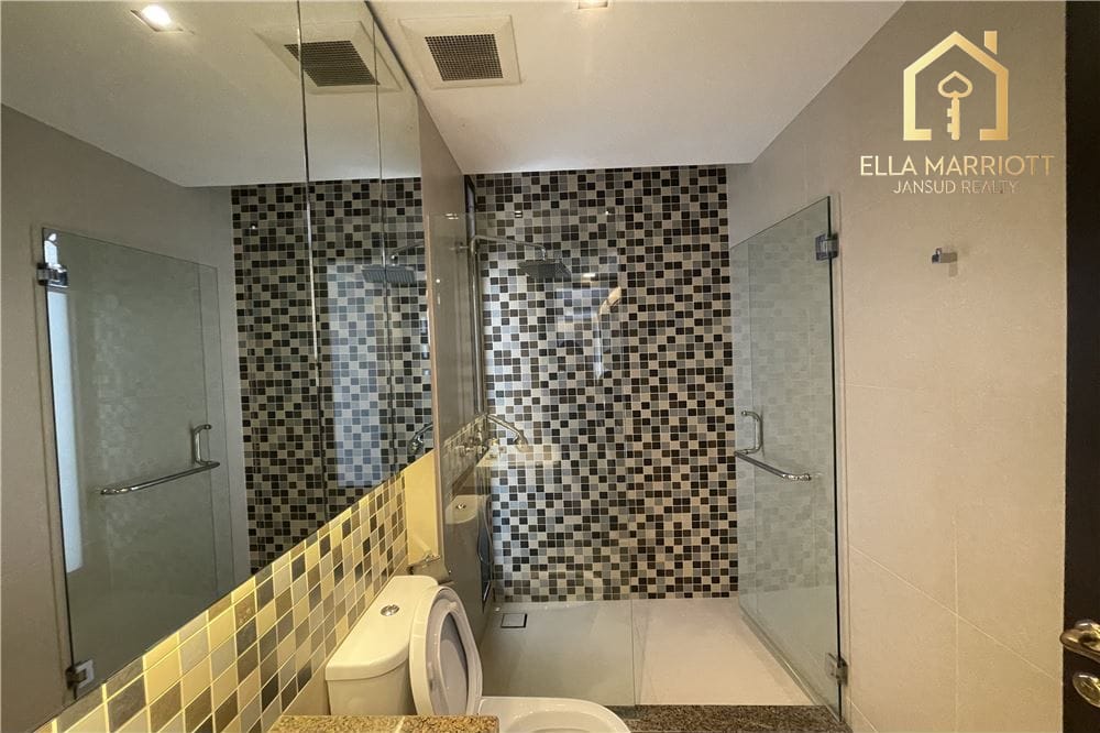 Geräumige 4-Schlafzimmer-Luxuswohnung mit tierfreundlichen Annehmlichkeiten nahe Phrom Phong 9