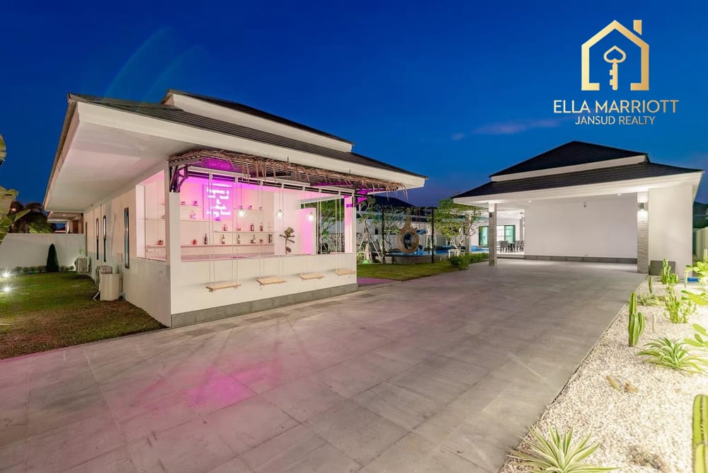 Luxury Pool Villa on Expansive at The Clouds 11
