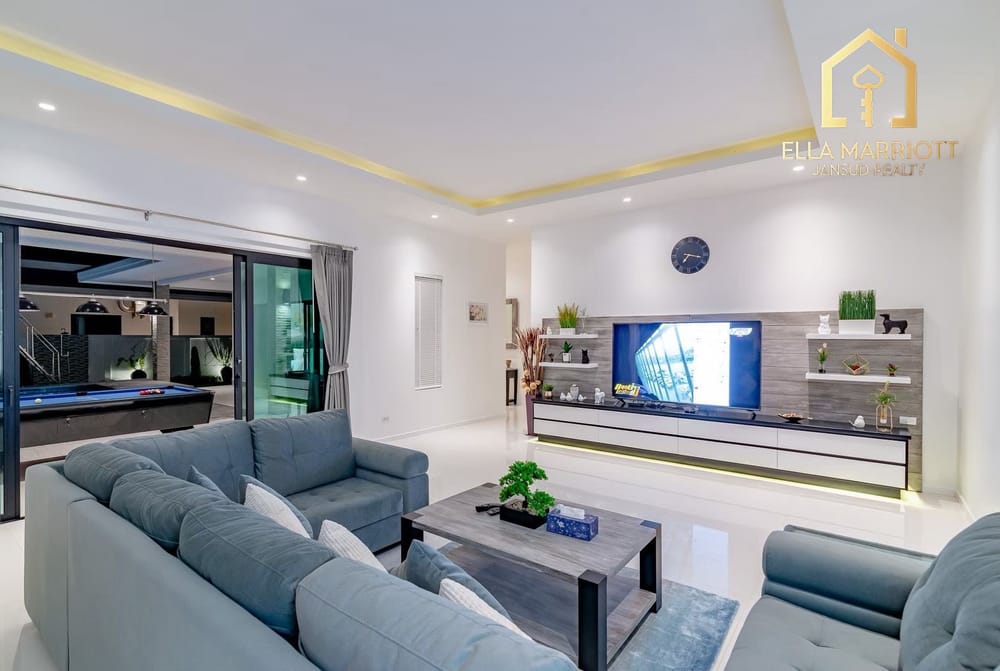 Luxury Pool Villa on Expansive at The Clouds 16