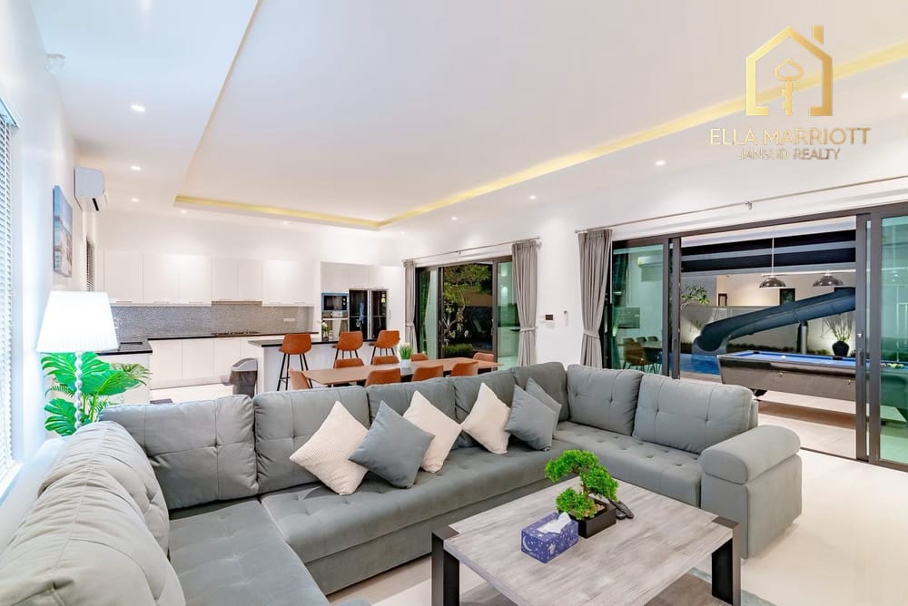 Luxury Pool Villa on Expansive at The Clouds 17
