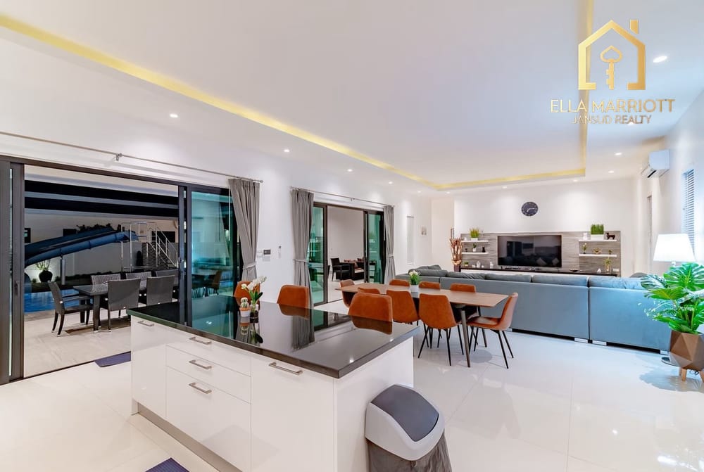 Luxury Pool Villa on Expansive at The Clouds 19