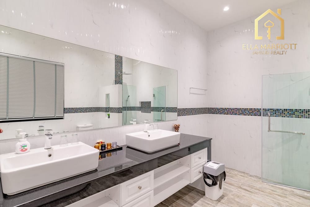 Luxury Pool Villa on Expansive at The Clouds 27
