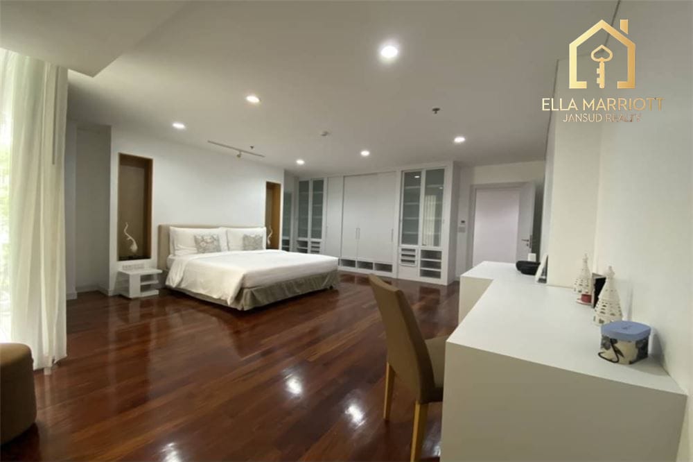 3-Bedroom Condo for Rent Near BTS Ekkamai - 15 Min Walk 15