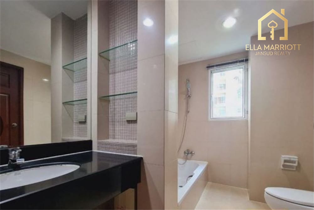 Modern and Spacious Luxury Condo in Central Bangkok 11