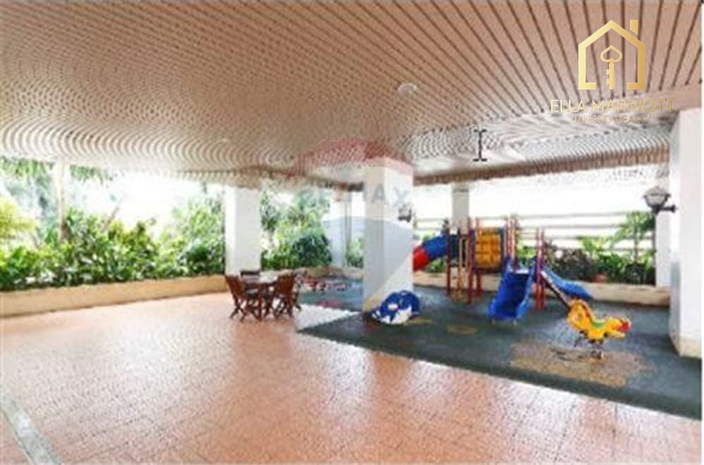 Modern and Spacious Luxury Condo in Central Bangkok 13
