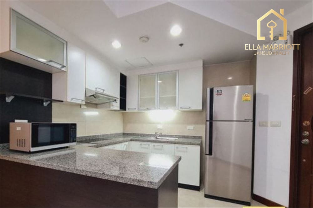 Modern and Spacious Luxury Condo in Central Bangkok 3