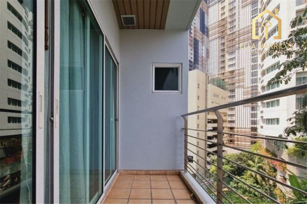 Modern and Spacious Luxury Condo in Central Bangkok 5