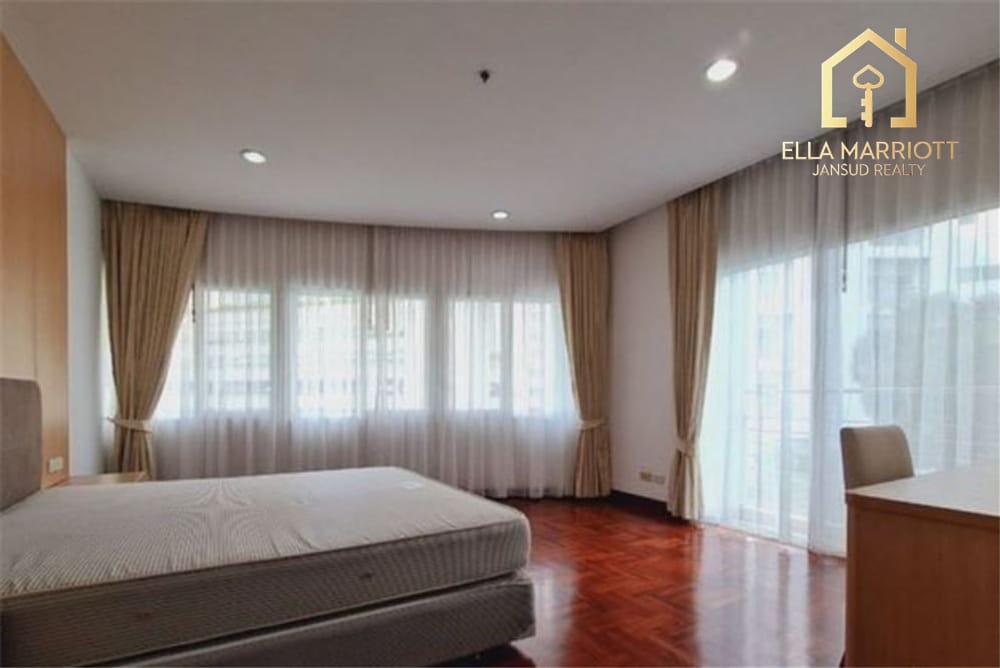 Modern and Spacious Luxury Condo in Central Bangkok 9