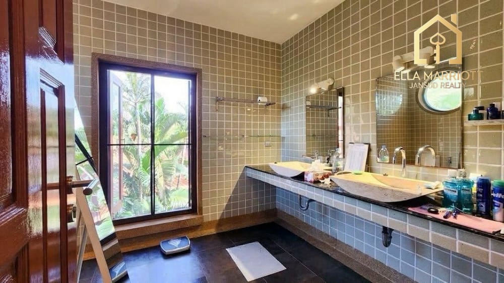 Sale! Luxury Pool Villa at Palm Hills Golf Club 10