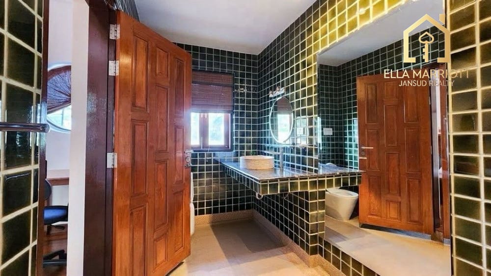 Sale! Luxury Pool Villa at Palm Hills Golf Club 13