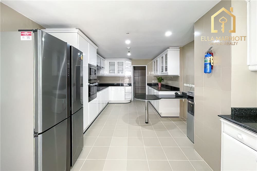 450sqm Newly Renovated 4BR Condo for Rent in Asoke - Pet-Friendly 10