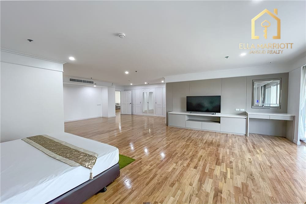 450sqm Newly Renovated 4BR Condo for Rent in Asoke - Pet-Friendly 16