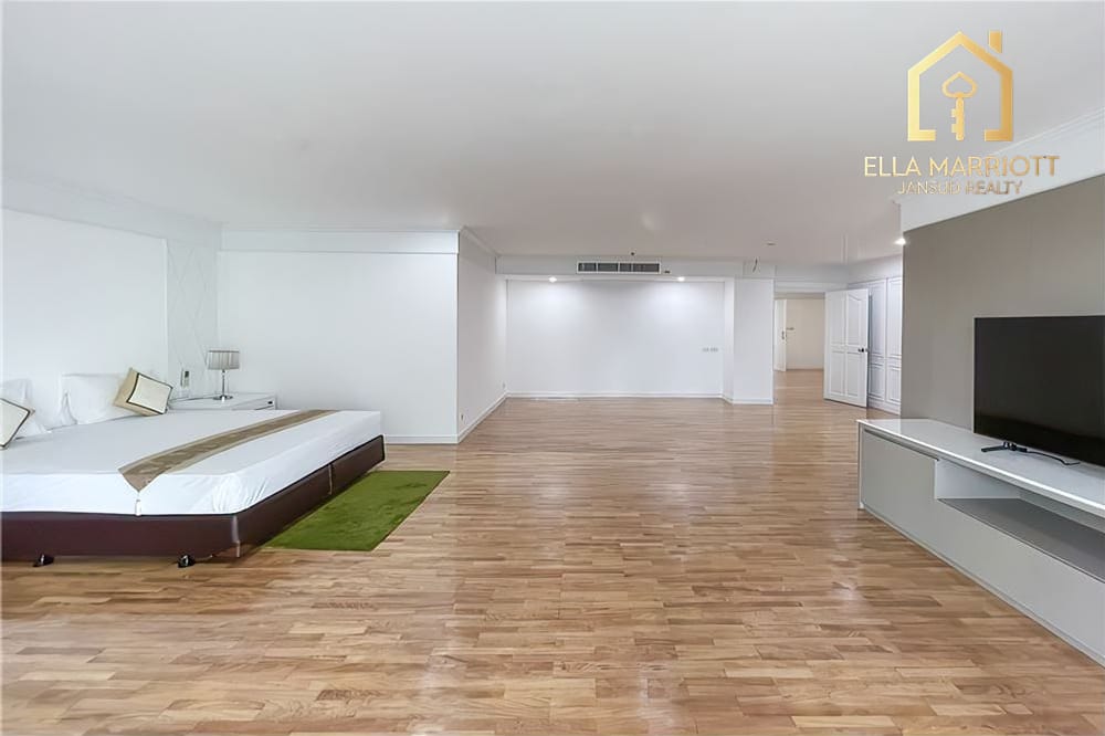 450sqm Newly Renovated 4BR Condo for Rent in Asoke - Pet-Friendly 18