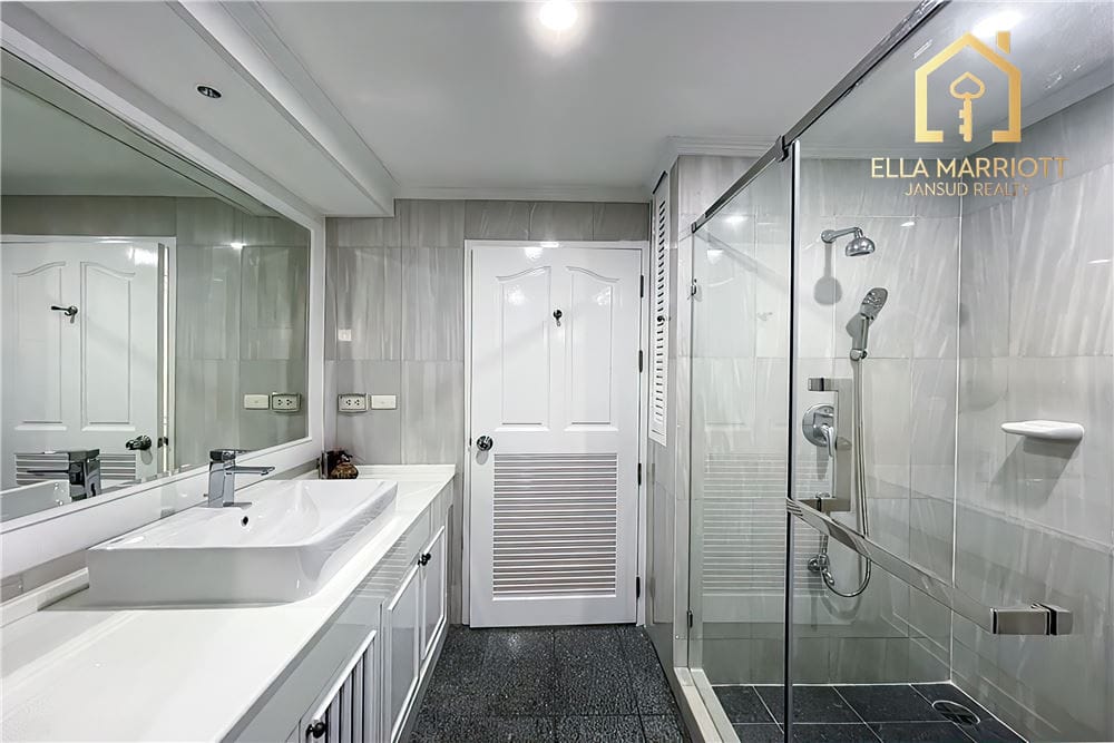 450sqm Newly Renovated 4BR Condo for Rent in Asoke - Pet-Friendly 20